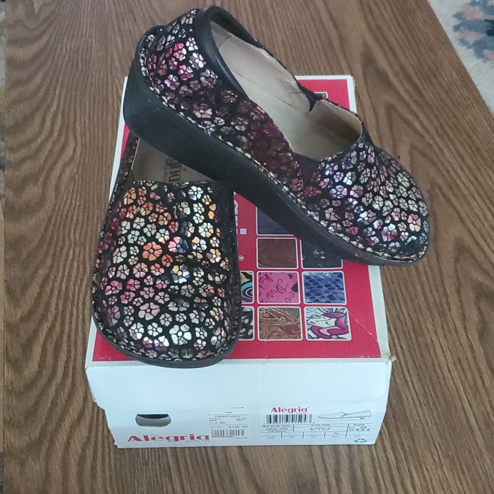 Nursing shoes